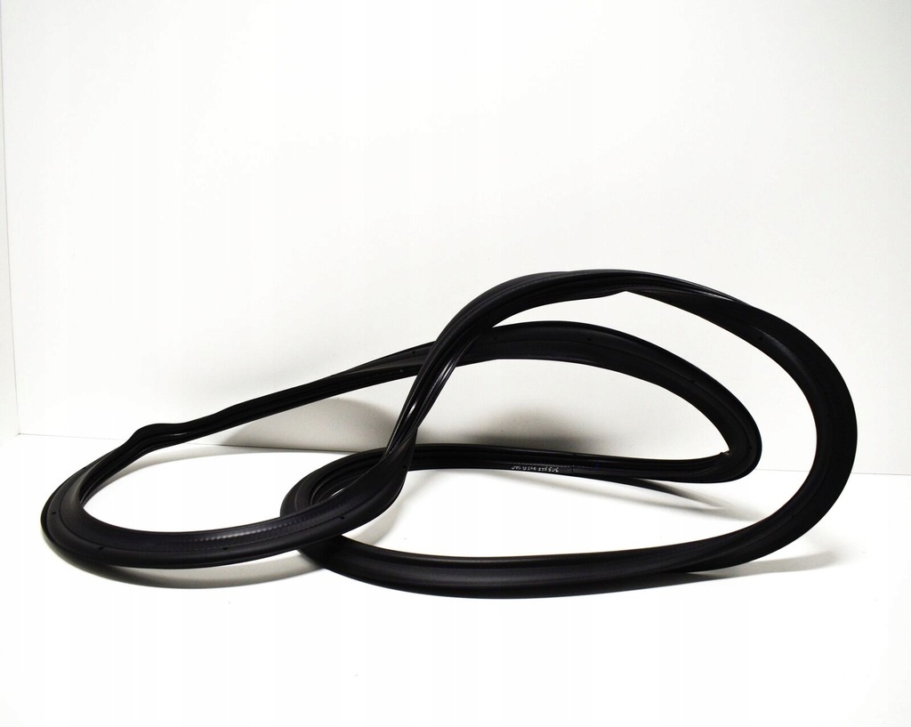 фото №2, Vw cc 358 rear trunk lid ущільнювач 3c8827705b5ap