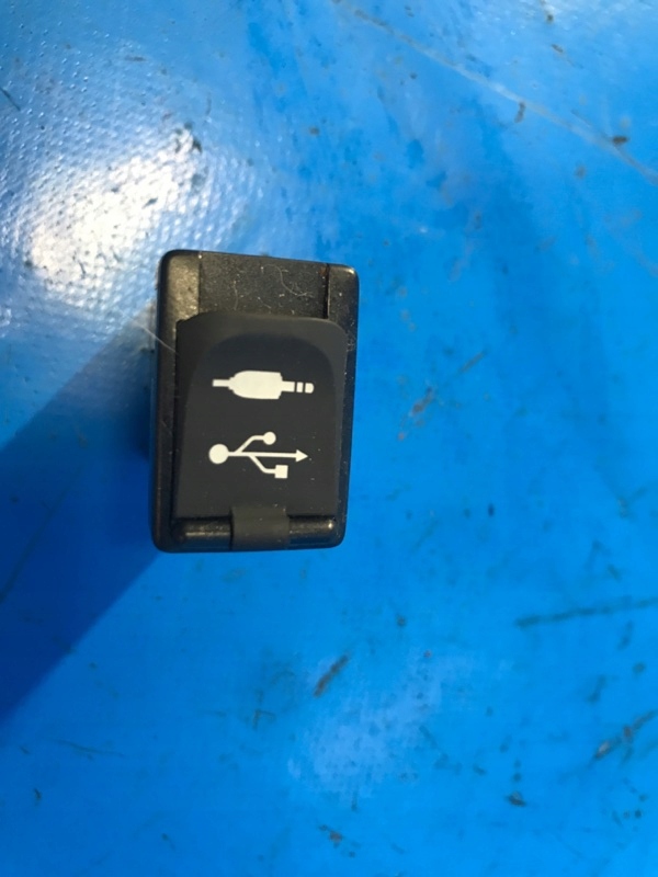 фото №1, Usb разъем toyota prius 16 8619042040
