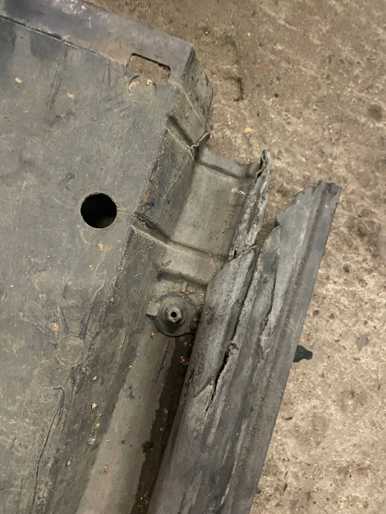 Купить Audi a4 b8 a5 накладка плита пол подвеска левая