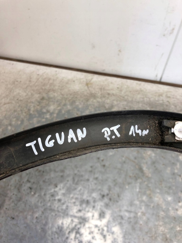 фото №8, Молдинг крила правий задня vw tiguan 5n0854820b