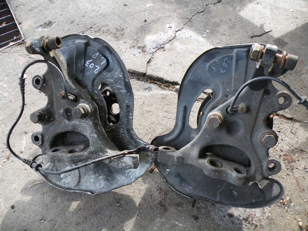 фото №5, Mercedes w203 c220 ступиця передня поворотний кулак ліва