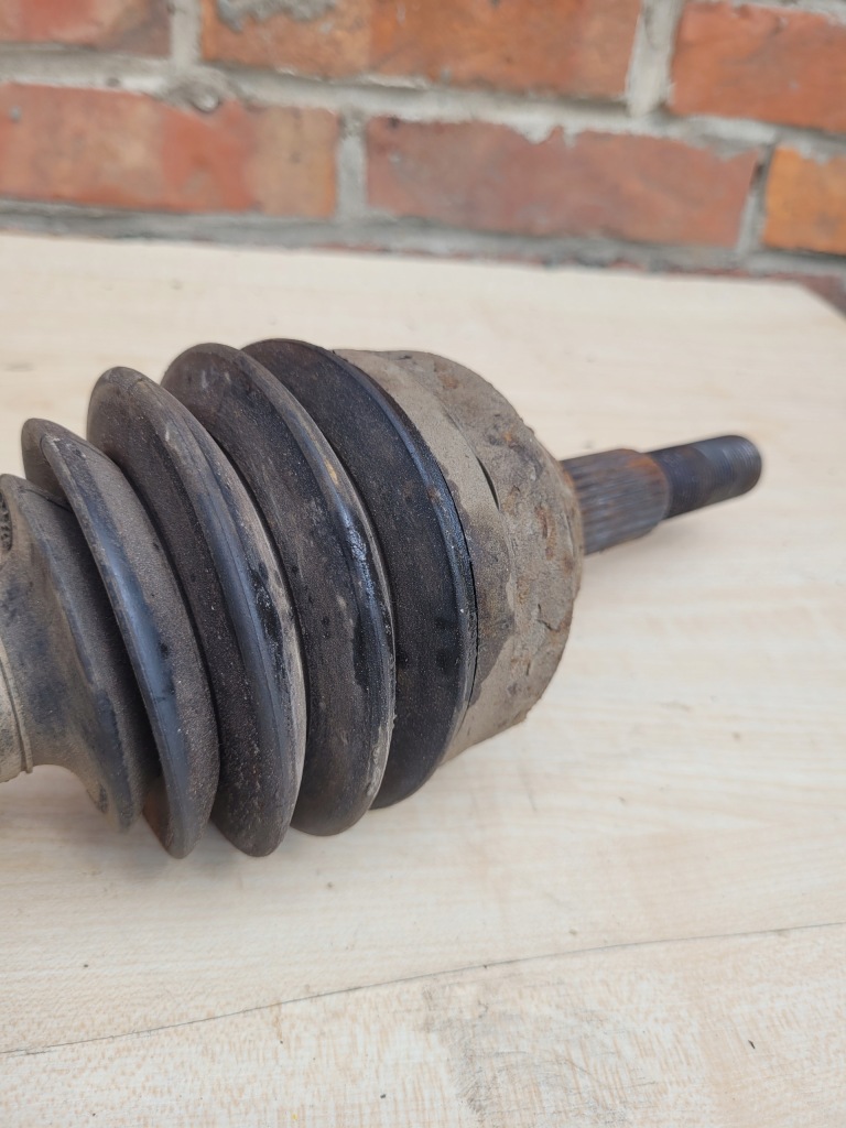 Jeep cherokee kj 01-05r 3.7 привідний вал ліва перед в Україні