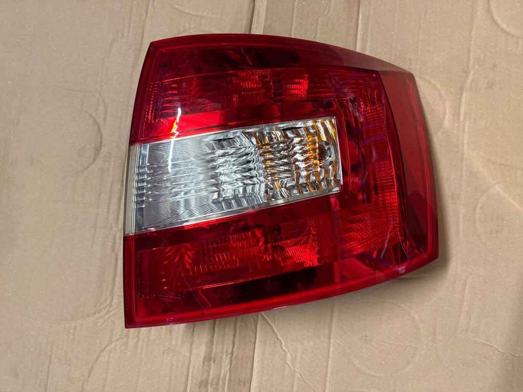 фото №1, Skoda rapid 5j лампа правая задняя задняя spaceback kombi