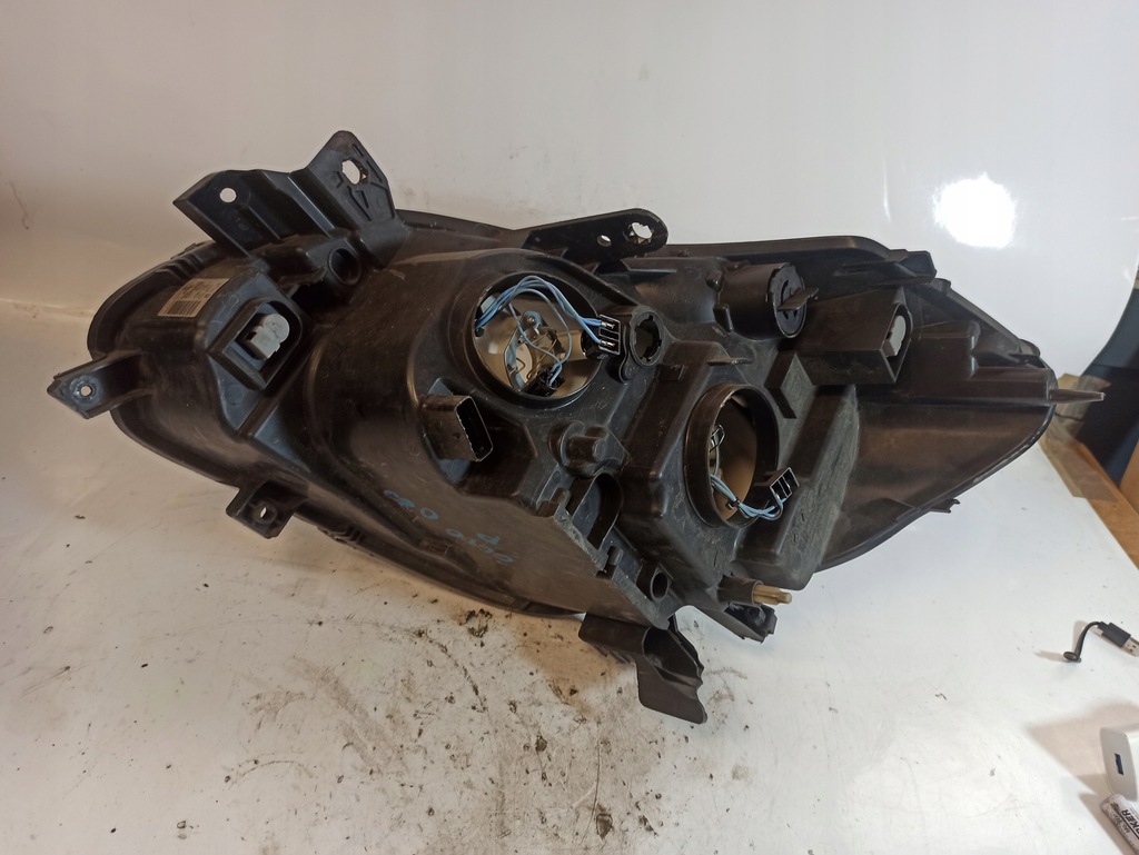 фото №8, Renault clio iii лампа правый перед 820024-4906 89900160 8200865318