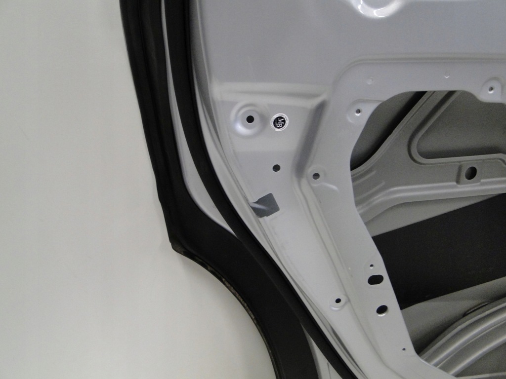 Mercedes gla 247 eqa 243 двері задні ліва a2477305901 Доставка