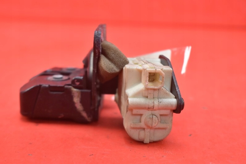 фото №4, Замок крышки задняя багажника alfa romeo gt 03-10