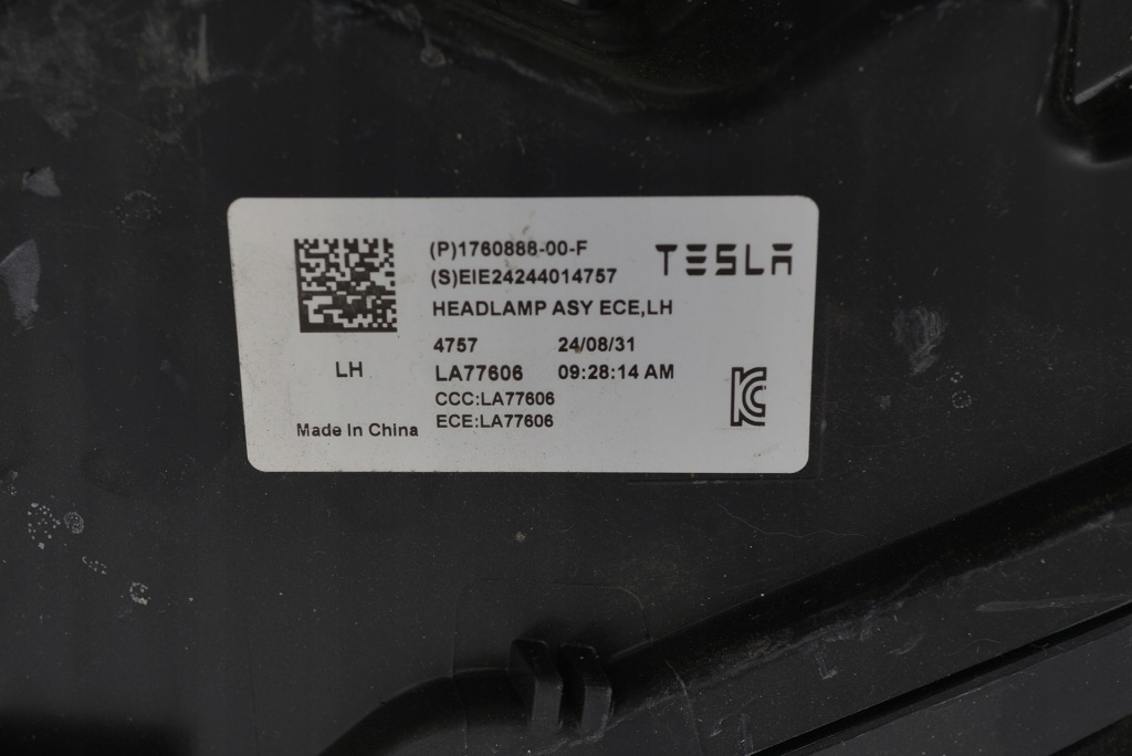 Tesla 3 highland левая фара европа на запчасти la77606 в Украине
