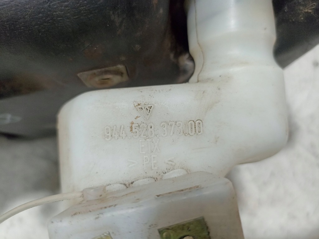 Porsche 968 купе бак жидкость омывателя 94452837503 в Украине