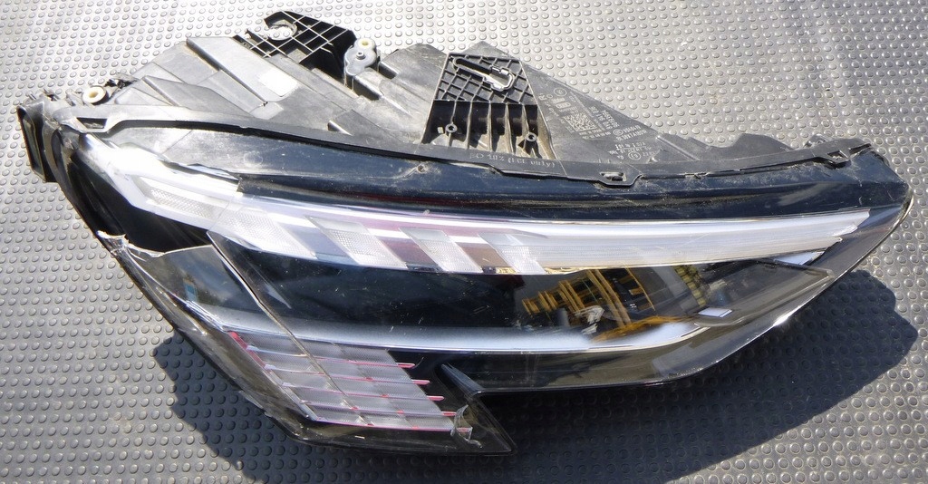 фото №1, Audi a3 фара правый 8y0941036