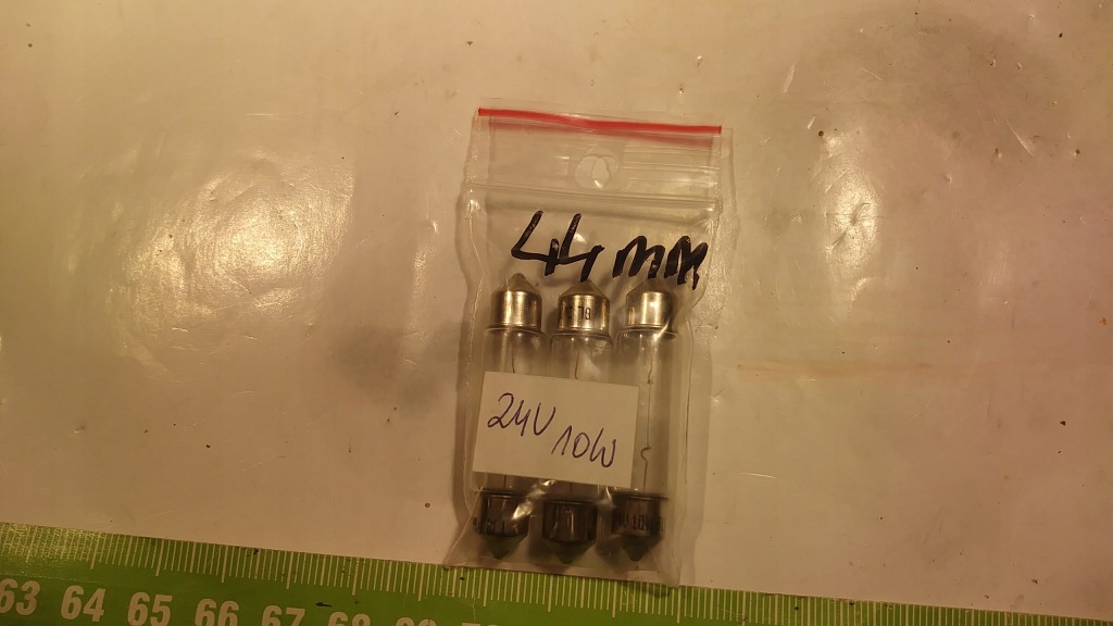 Купити Лампочка rurkowa motoryzacyjna 24v 10w dł 37 mm