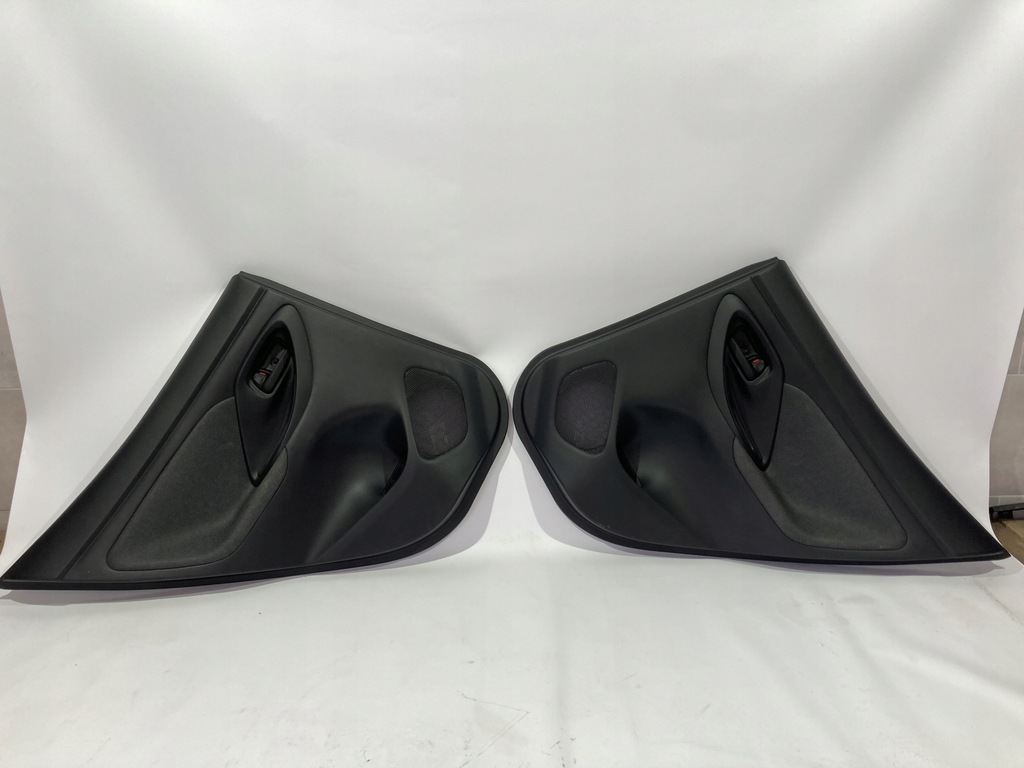 фото №1, Обшивка дверь задняя yaris cross 21-