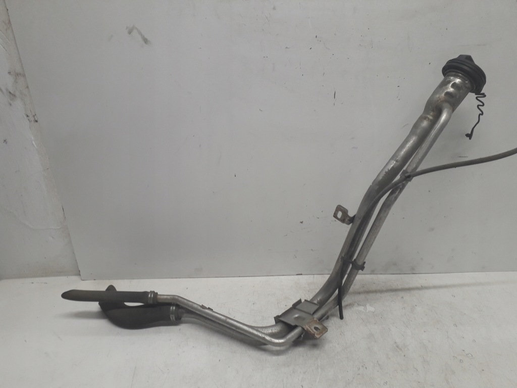 фото №2, Ford c-max 1 i 03-10 1.8 b заливна горловина труба пального