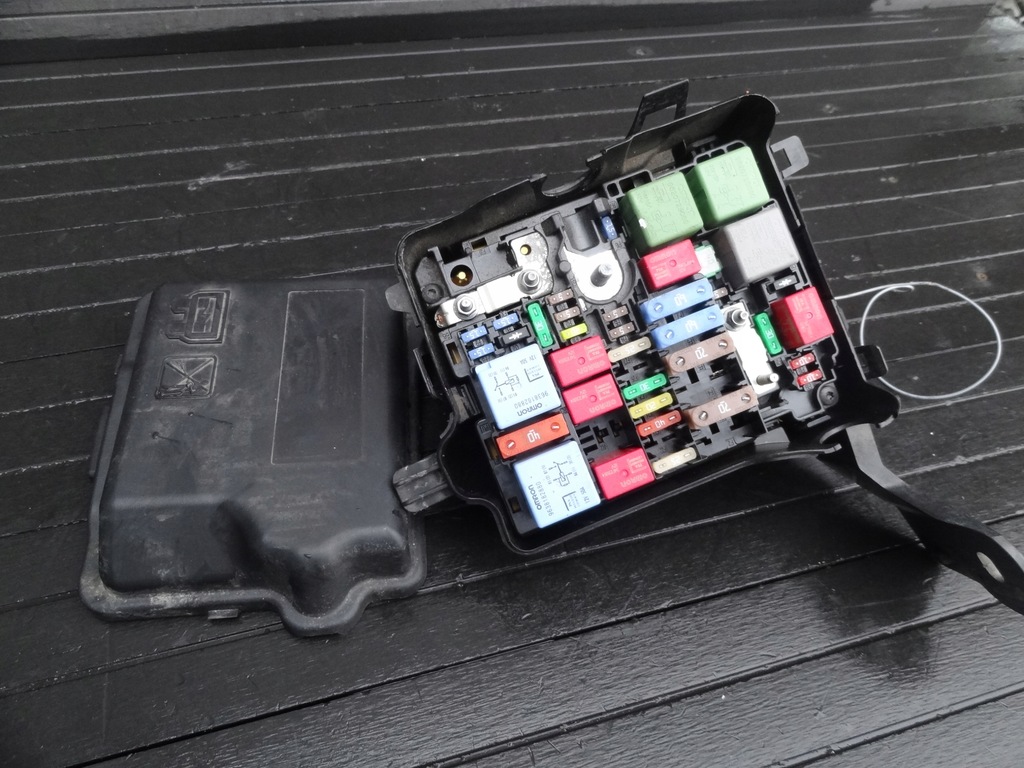 фото №1, Citroen c-elysee 1,6 b-hdi коробка предохранителей