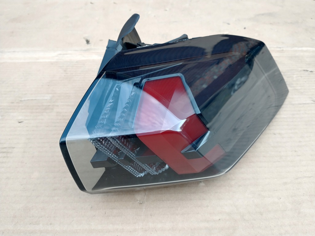 фото №1, Peugeot 2008 2021 rok лампа задняя правая