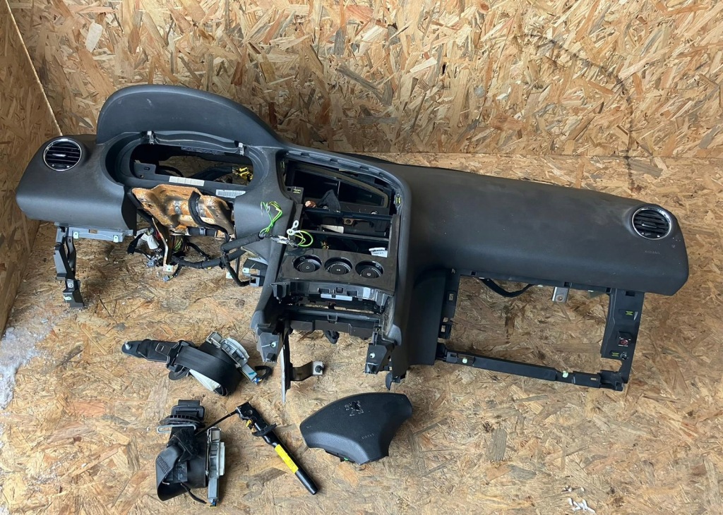 фото №1, Консоль ремни подушка безопасности комплект peugeot 5008 bez navi