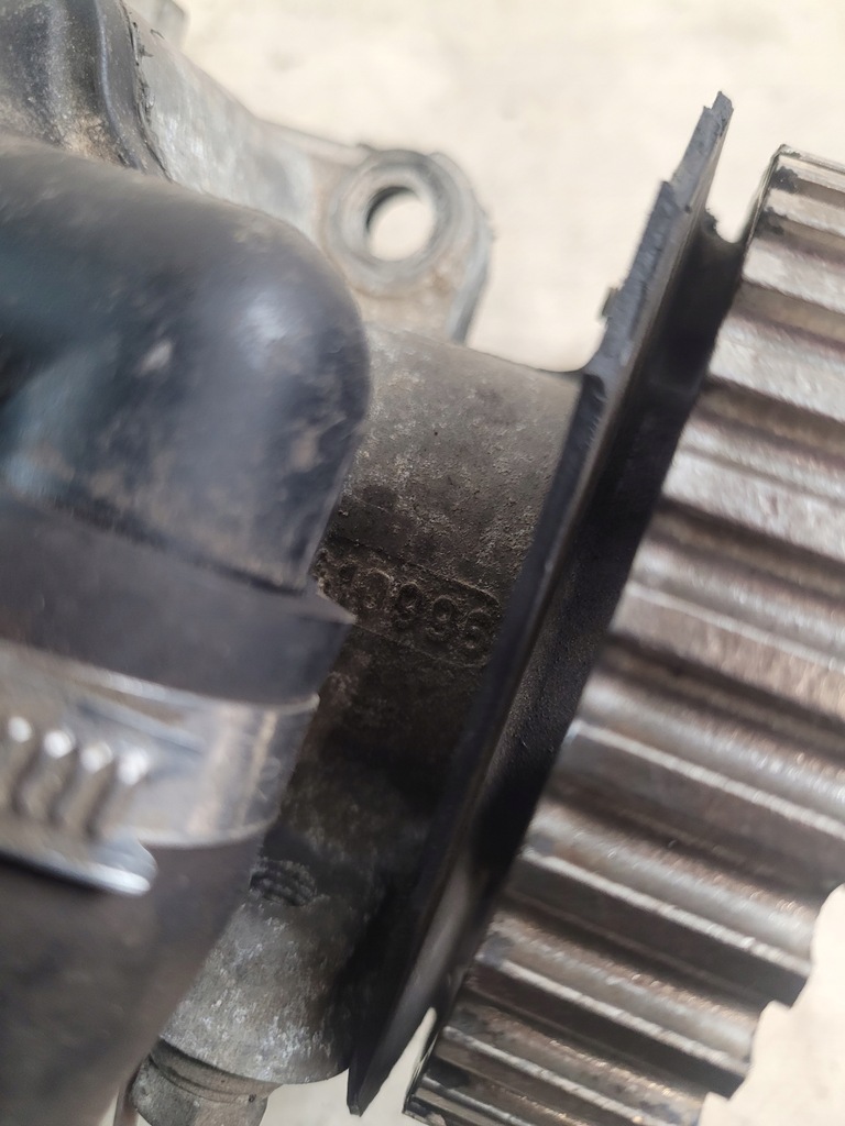 фото №14, Корпус вала оригинальный номер 90410996 вал распределительного вала 90528767 крышка astra f i 1.4b