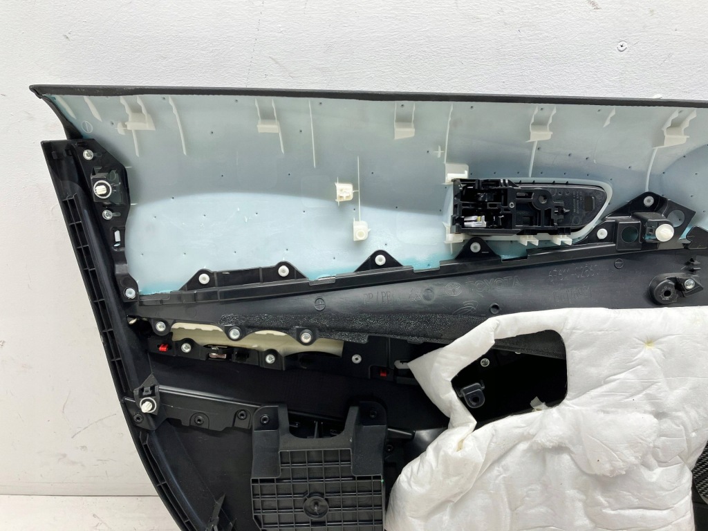 фото №10, Corolla e21 обшивка оббивка двері prednich правий перед тканинний подряпини