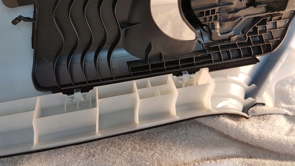 фото №12, Обшивка защита правого стойка b porsche taycan