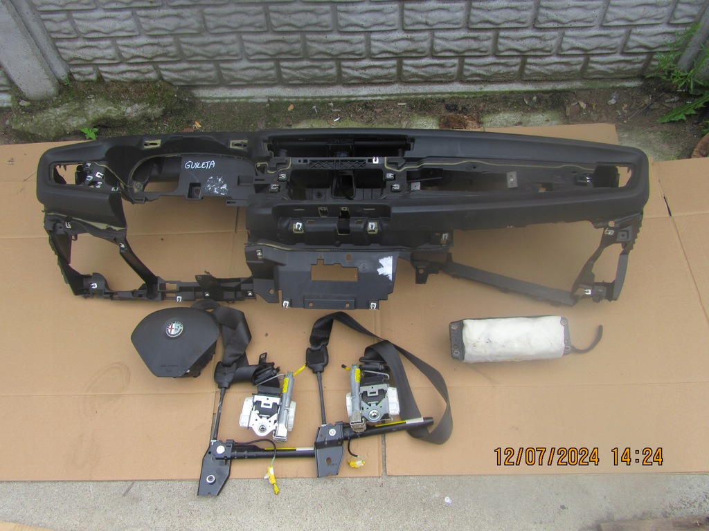 фото №1, Приборная панель приборная панель консоль alfa romeo giulietta