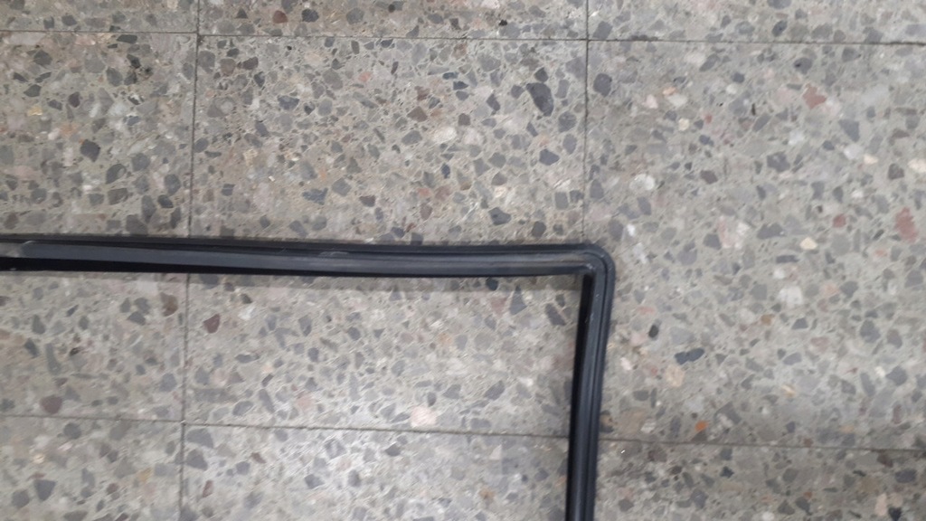 фото №10, Прокладка стекло правый перед mercedes w203 kombi