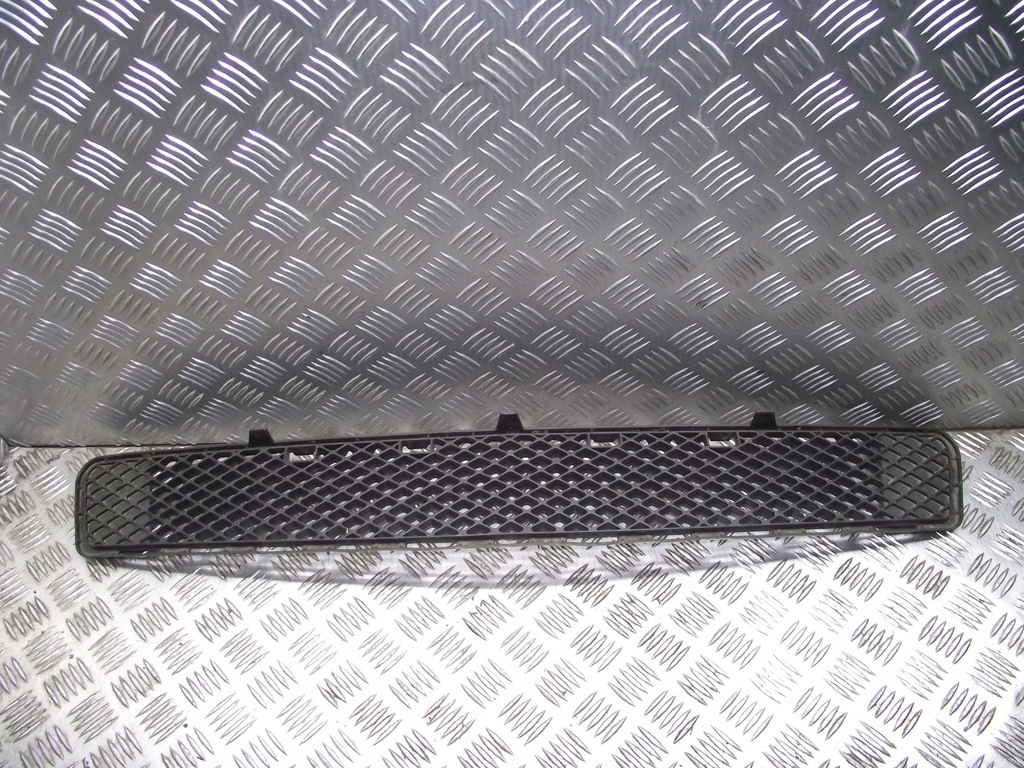 фото №1, Mercedes-benz оригинальный номер a2048852123 решётка бампера средняя