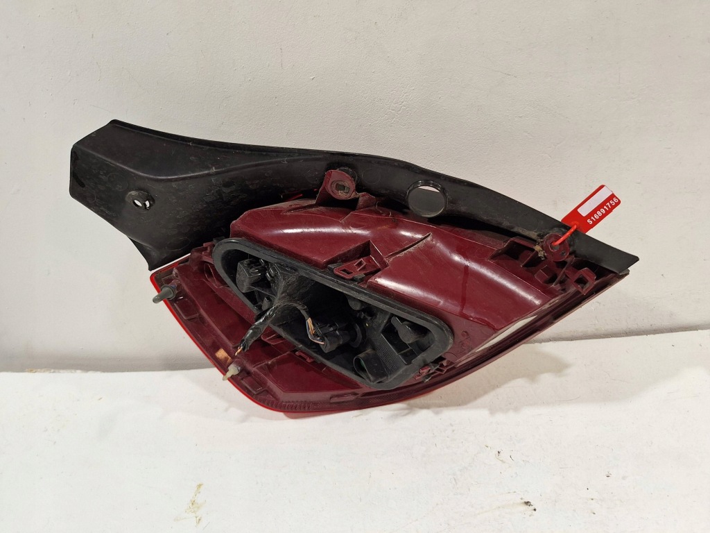 фото №3, Лампа задня права 8200886946 renault clio iii lift 09-