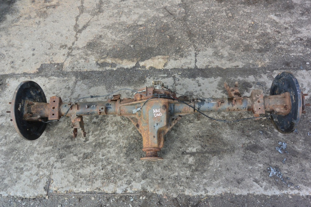 фото №1, Nissan navara d40 механическая коробка передач 4x4 pathfinder r51 2.5 dci мост задняя