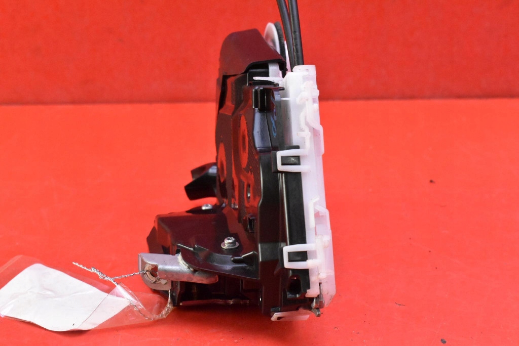 фото №5, Замок дверь правый перед передний eu m73-19430-m6 toyota yaris cross 20-25