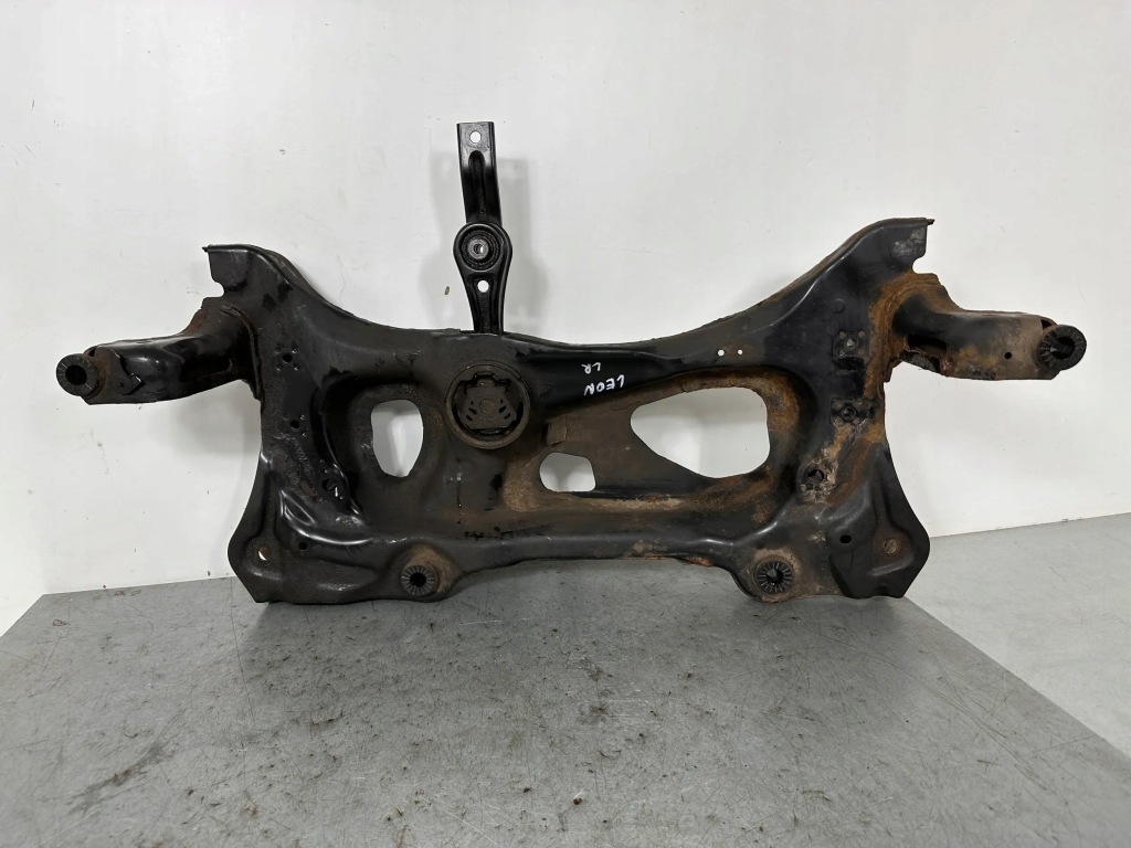 фото №1, Seat leon 5f 2015 балка передние