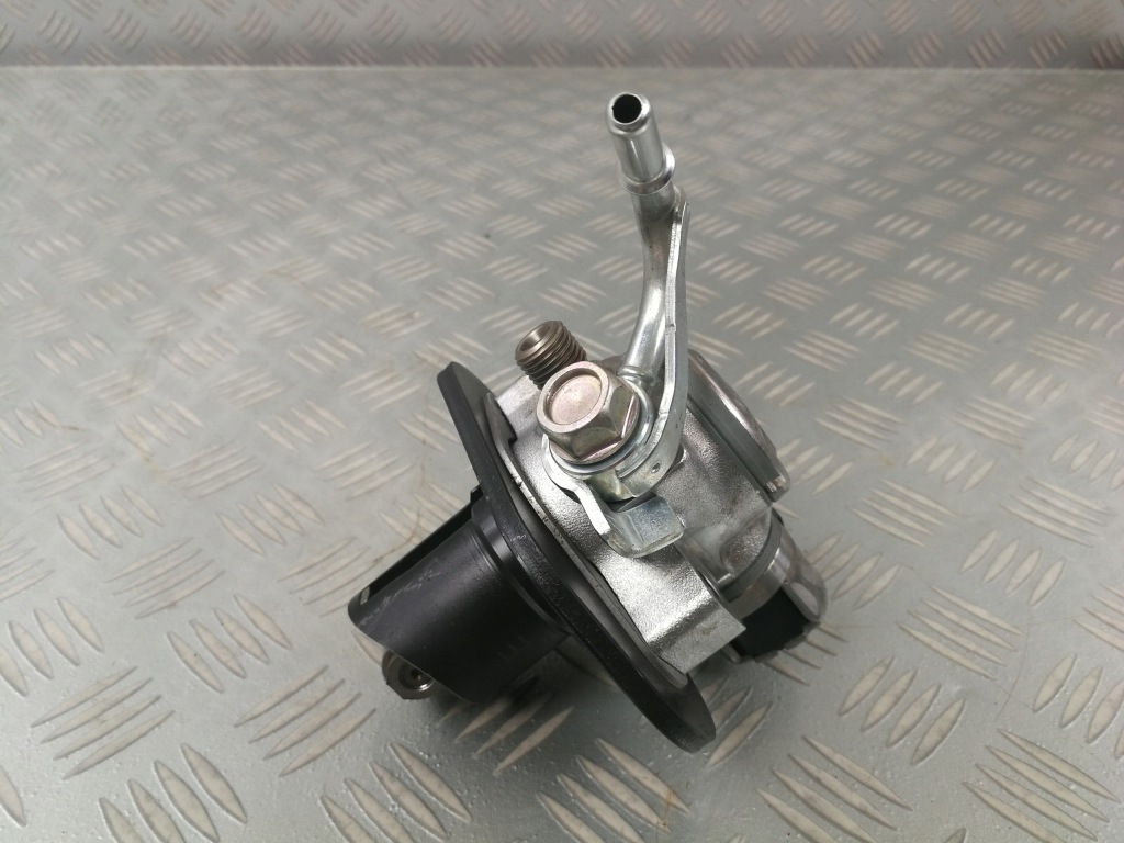 фото №1, 23221-36020 насос пального lexus rc f-sport 300h 2,5