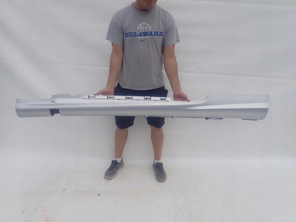 фото №1, Mercedes-benz оригинальный номер a2076901740 молдинг порог