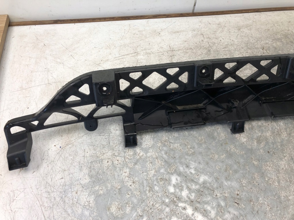 фото №6, Напрямна бампера задня audi q7 4l0807329