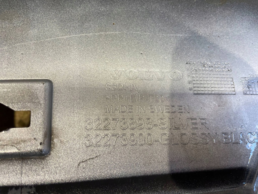 фото №11, Volvo xc40 xc-40 17- бампер задня задній dół