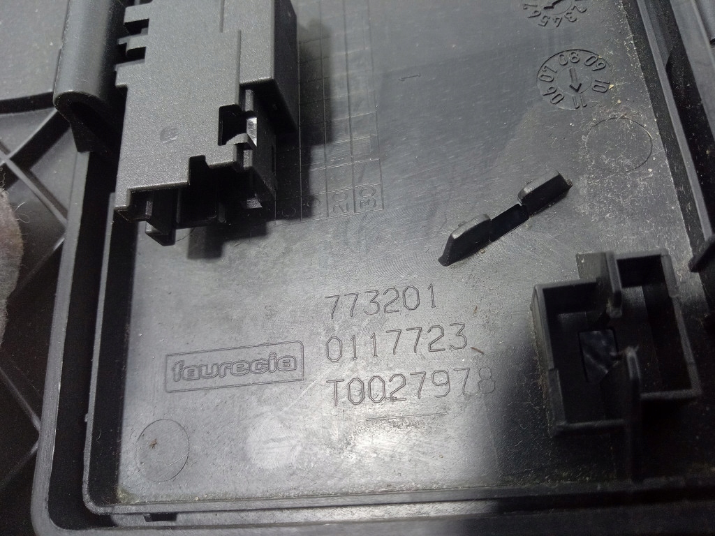 Bmw x6 e71 e72 накладка нижня панелі права 7161786 Зі Шроту