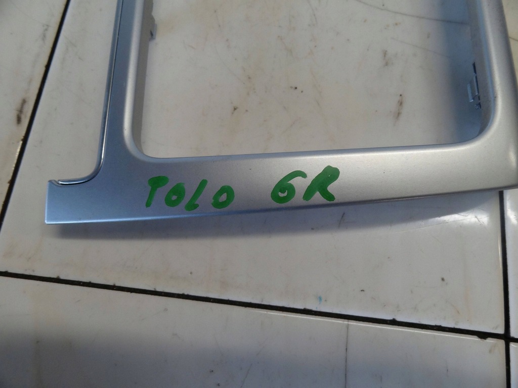 фото №2, Vw polo v 6r 2012 рамка корпус защита радио навигации 6r0858069