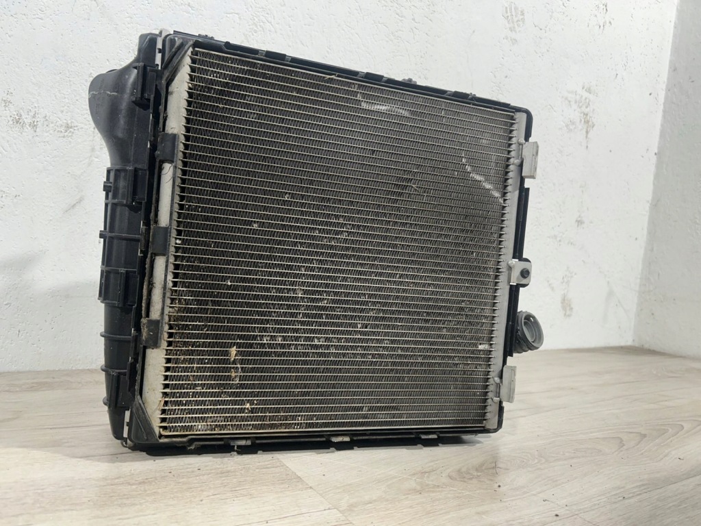 Купити Радіатор води porsche 9p1121252