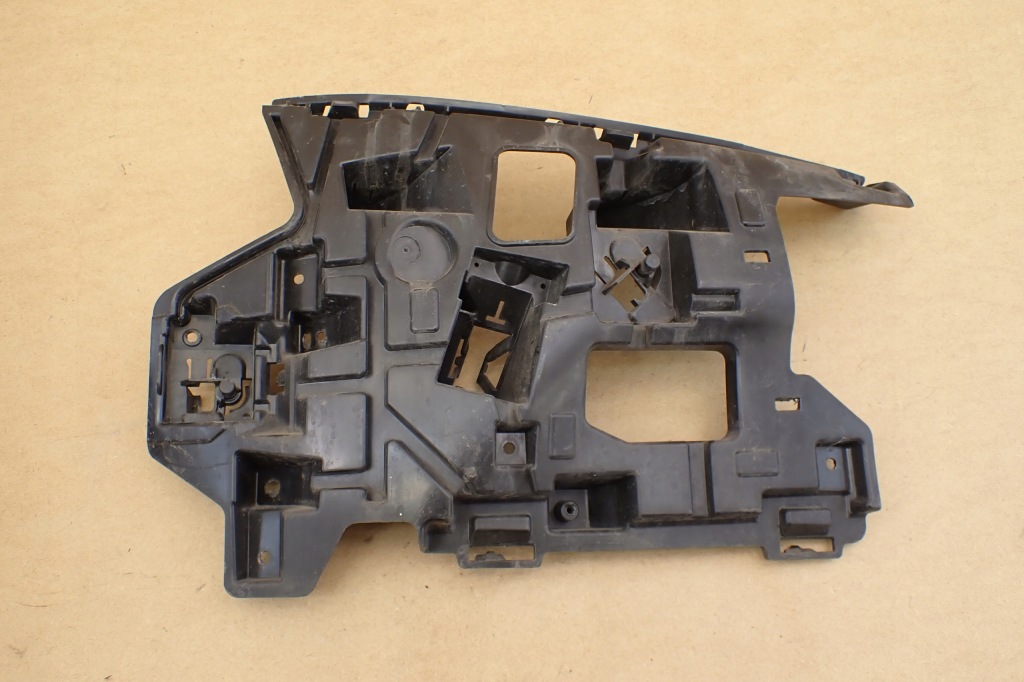 фото №9, Volvo v40 cross country 12- направляющая бампера правый передний 31425002 rh оригинальный номер