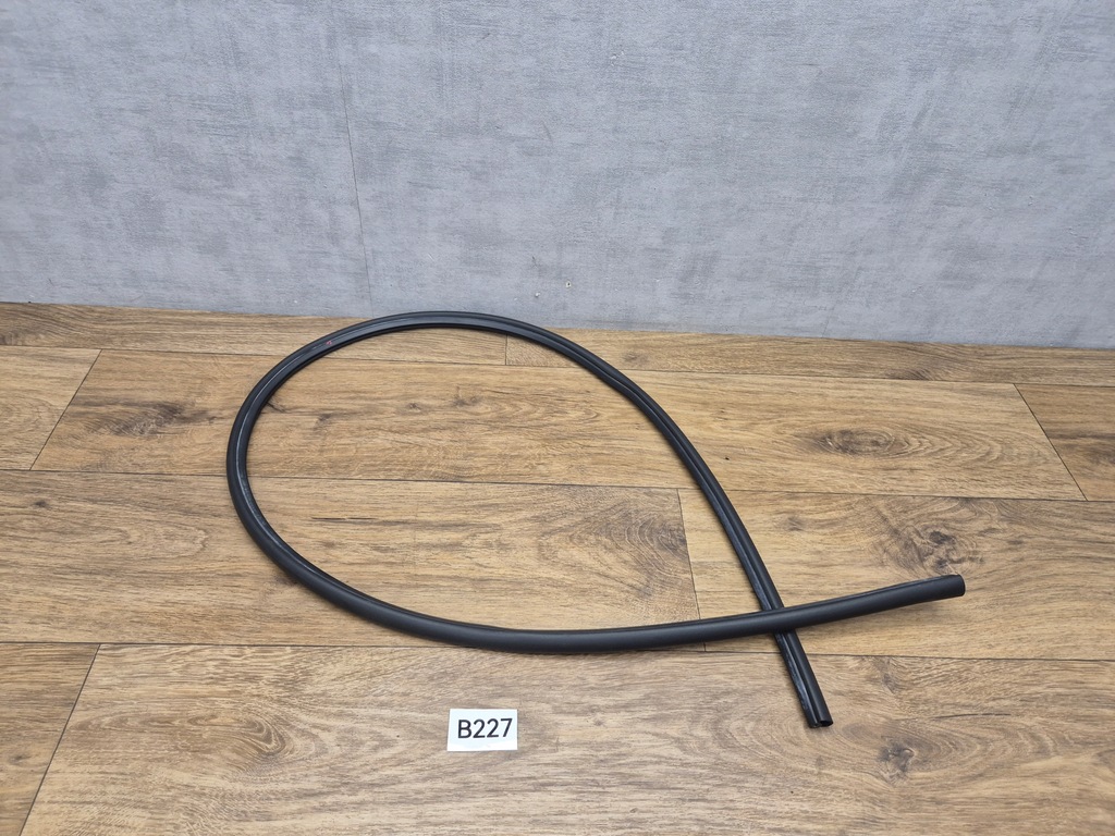 фото №9, Bmw 5 g30 f90 g31 прокладка капот крышки двигателя перед передняя 7349599