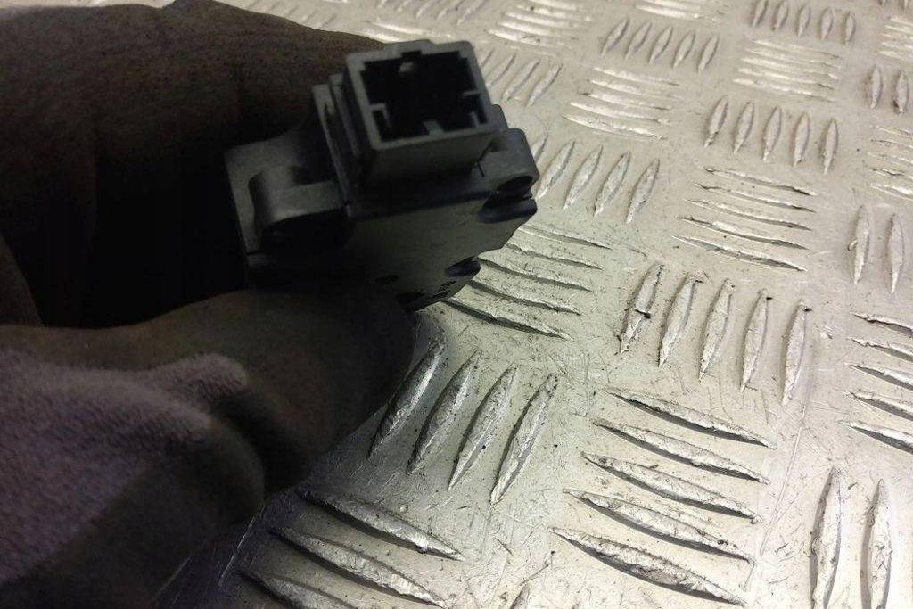 фото №10, Клапаны управляющий отопители audi zbat0045d09at 1.97l дизель 2013