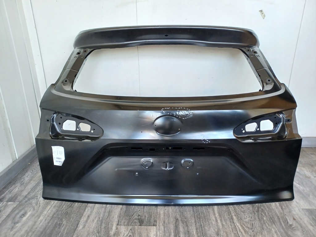 фото №1, Крышка багажника задняя задняя --- toyota corolla cross --- nowa оригинальная