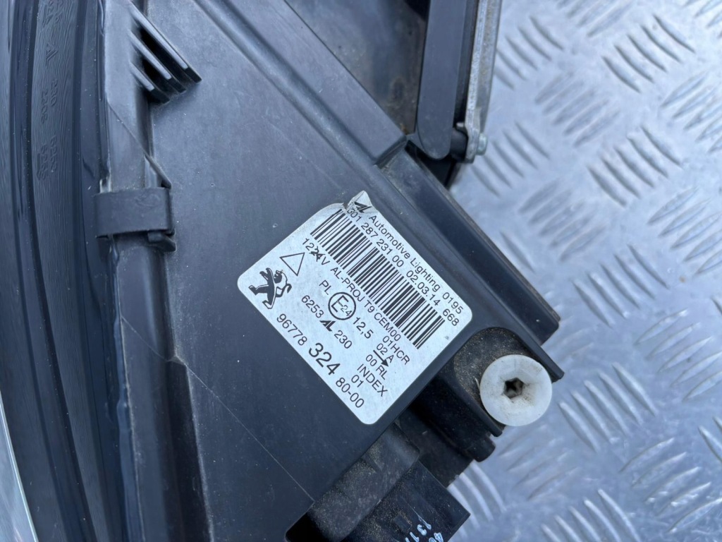 Купить Peugeot 308 t9 фара перед правый  eu. led 9677832480 9677832380