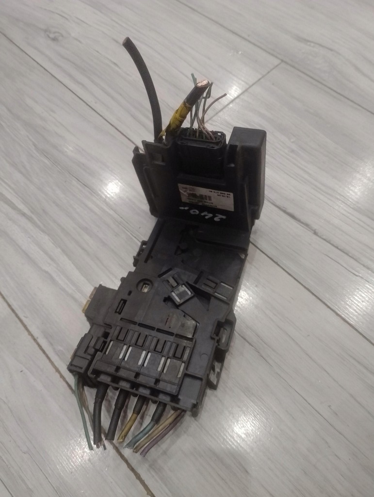 фото №1, Корпус аккумулятор модуль напряжения peugeot 5008 09-