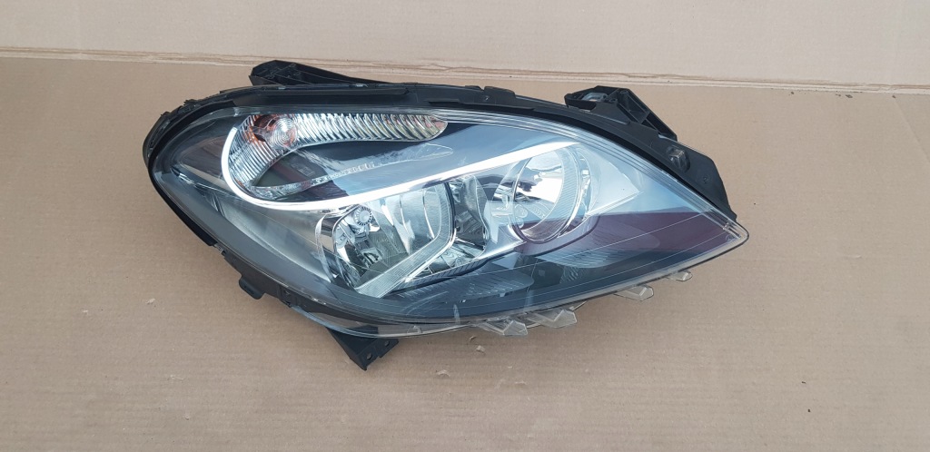 фото №1, Mercedes b-klasa w246 лампа передняя правая 2012r