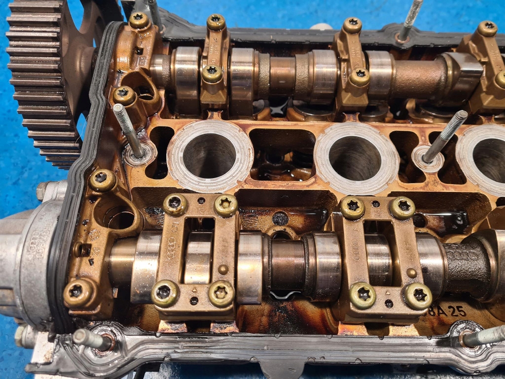 Audi a4 b6 1.8t bex головка двигуна 06a103373as в Україні
