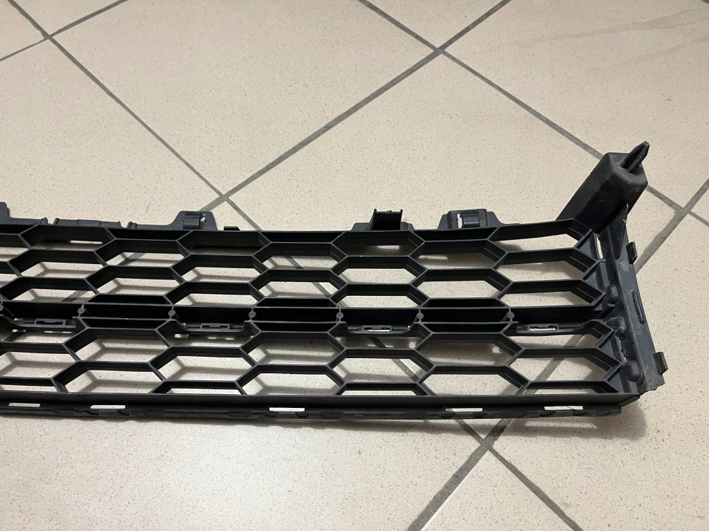 фото №7, Решітка середня бампера передня перед skoda superb iii 3 3v0 15-