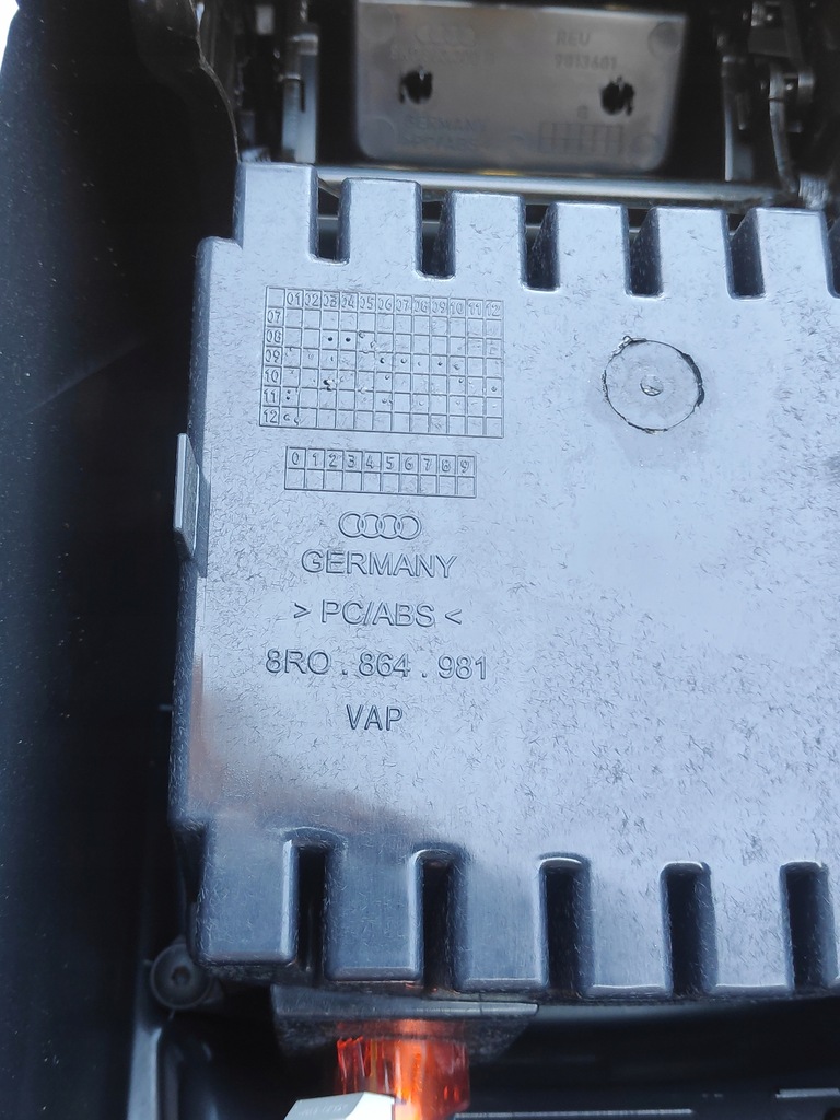 фото №13, Тунель середній підлокітник шкіра uk audi q5 8r 8r0864981