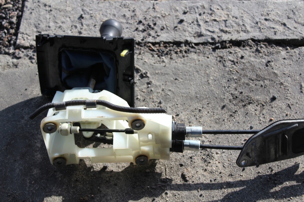 фото №13, Троси перемикання передач 5 передач corolla e15 1.4 d4d 1nd