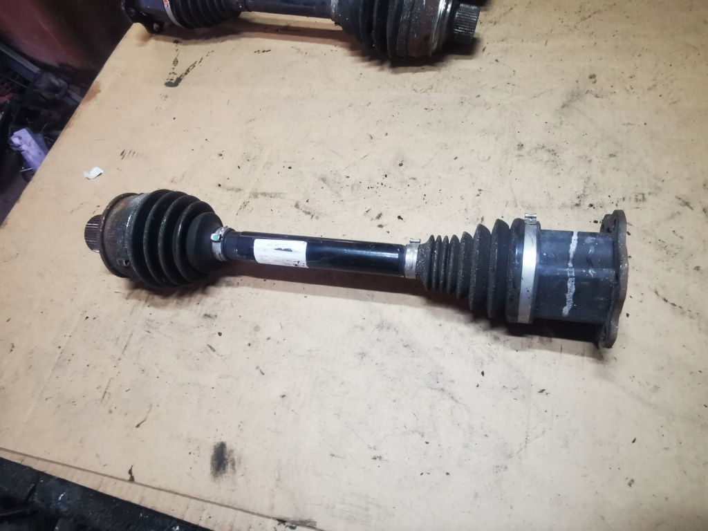 Купить Приводной вал передняя левая правый  audi q7 q8 4m0407271l