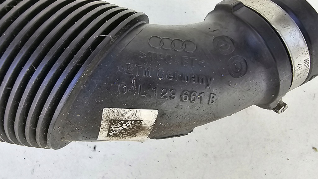 фото №3, Audi a4 b9 шланг труба повітря 04l129661b