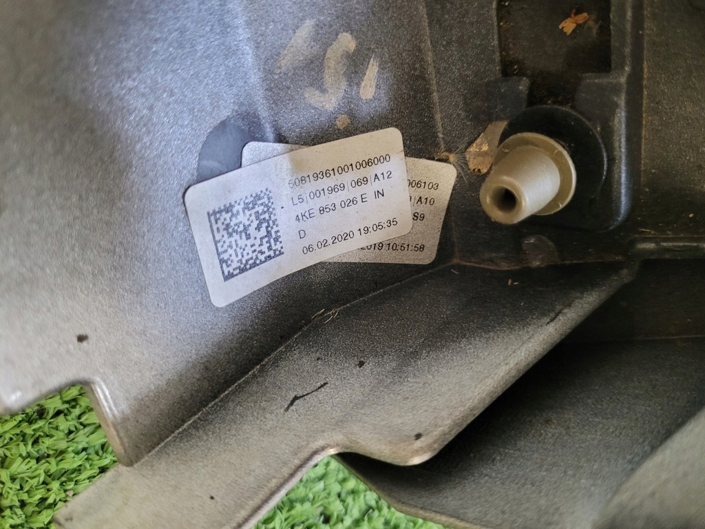 фото №10, Audi 4ke etron молдинг крила права передня накладка крила 4ke853026e